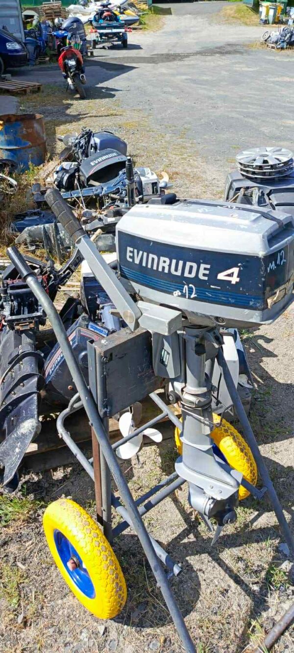 2070821e-d45b-4030-ab26-46e7df87e403.jpg Evinrude 4KM 2T cały na części (rumpel)