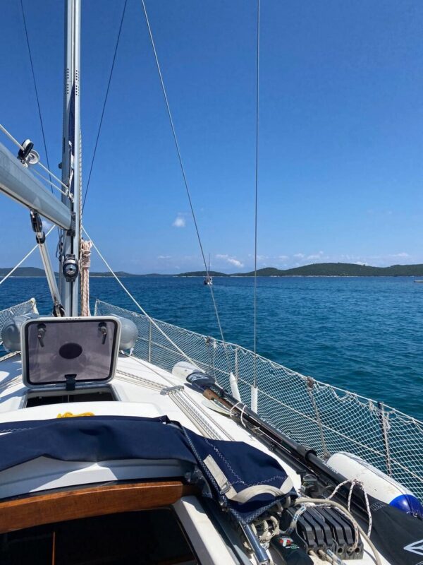 Jacht marki Elan 36 s/y Demeter. Długość kadłuba 10,64m. Zanurzenie 1,7 m