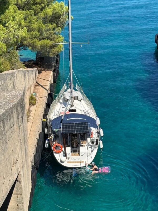 Jacht marki Elan 36 s/y Demeter. Długość kadłuba 10,64m. Zanurzenie 1,7 m