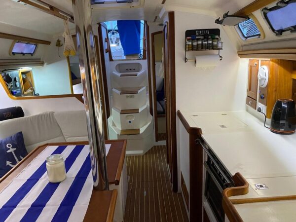 Jacht marki Elan 36 s/y Demeter. Długość kadłuba 10,64m. Zanurzenie 1,7 m
