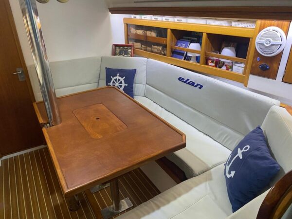 Jacht marki Elan 36 s/y Demeter. Długość kadłuba 10,64m. Zanurzenie 1,7 m