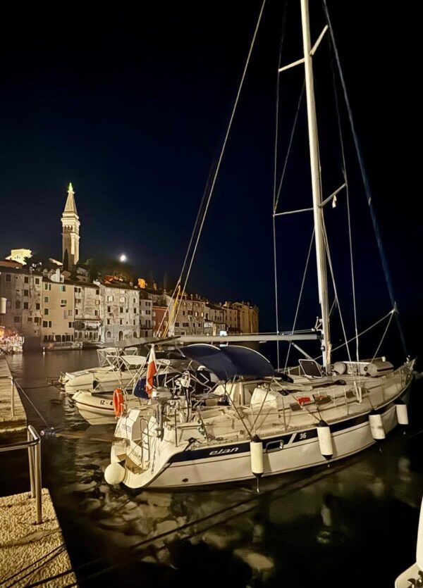 Jacht marki Elan 36 s/y Demeter. Długość kadłuba 10,64m. Zanurzenie 1,7 m
