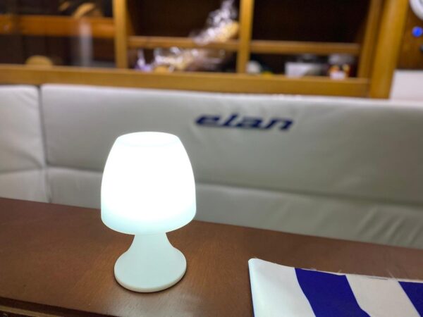 Jacht marki Elan 36 s/y Demeter. Długość kadłuba 10,64m. Zanurzenie 1,7 m