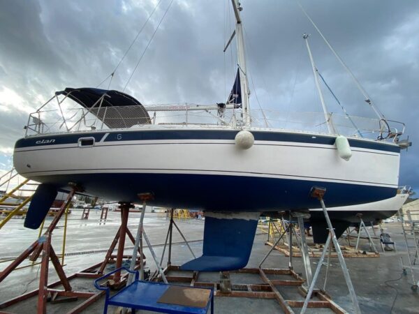 Jacht marki Elan 36 s/y Demeter. Długość kadłuba 10,64m. Zanurzenie 1,7 m