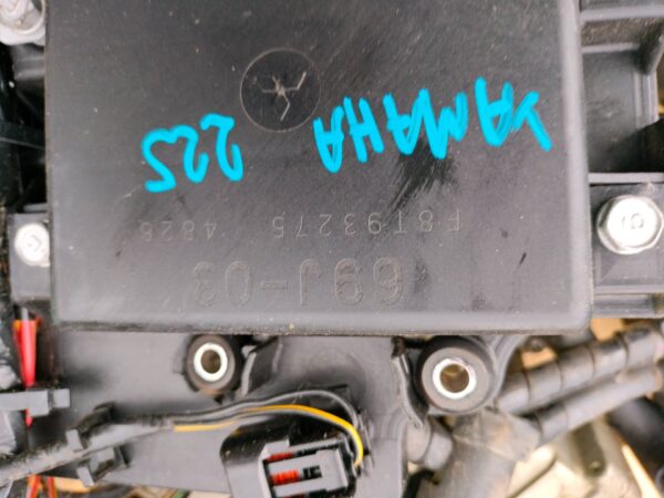 komputer-modul-do-silnika-zaburtowego-yamaha-225km.1_f.jpg Komputer moduł do silnika zaburtowego Yamaha 225KM