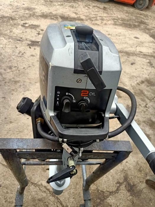 silnik-zaburtowy-evinrude-2-5-km-s-krotki.2_f.jpg silnik zaburtowy EVINRUDE 2.5 KM S-krótki