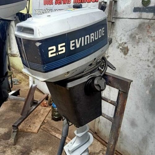 silnik-zaburtowy-evinrude-2-5-km-s-krotki_f.jpg silnik zaburtowy EVINRUDE 2.5 KM S-krótki