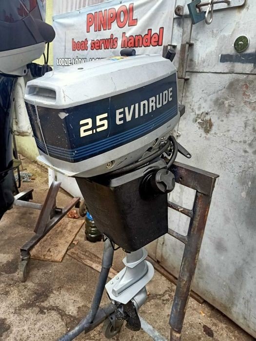 silnik-zaburtowy-evinrude-2-5-km-s-krotki_f.jpg silnik zaburtowy EVINRUDE 2.5 KM S-krótki