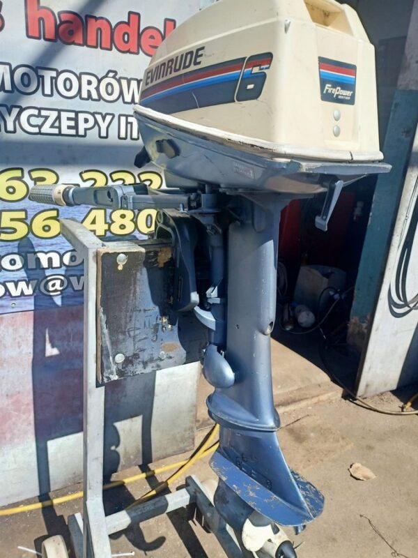 silnik-zaburtowy-evinrude-6-km-krotka-stopa-s_f.jpg silnik zaburtowy EVINRUDE 6 KM krótka stopa S