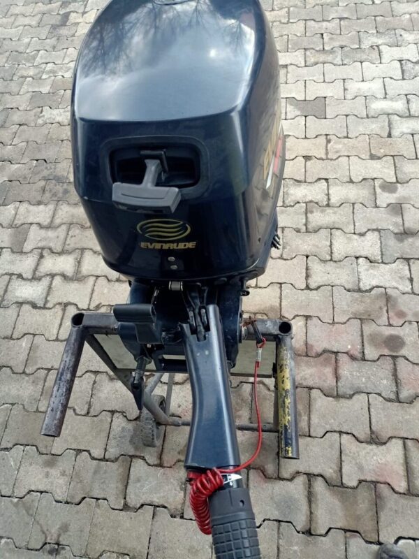 silnik-zaburtowy-evinrude-8-km-stopa-s.2_f.jpg Silnik zaburtowy EVINRUDE 8 KM Stopa S