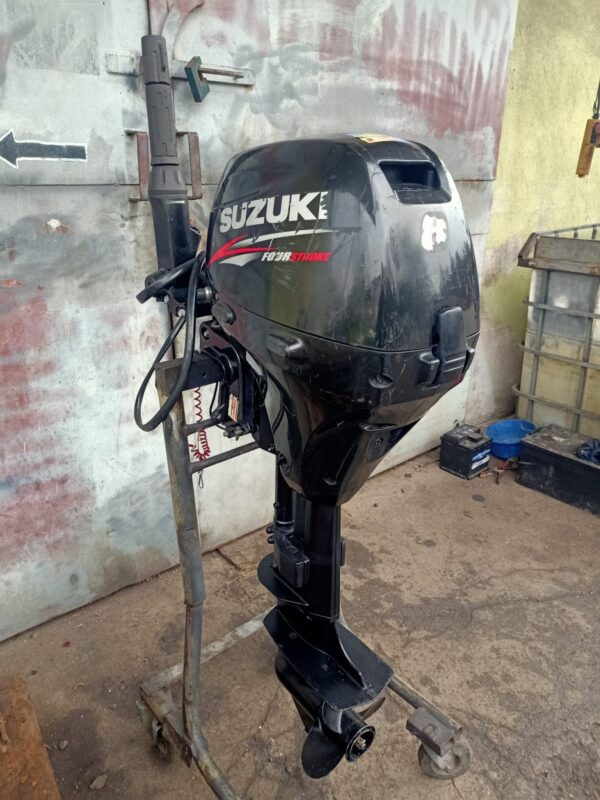 Silnik zaburtowy SUZUKI 8 DF rumpel 4-suw 2009 rok