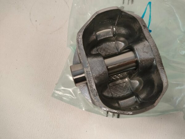 tlok-0-30-omc-volvo-penta-mercruiser-3-0-nowy.1_f.jpg Tłok 0.30 OMC Volvo Penta Mercruiser 3.0 NOWY