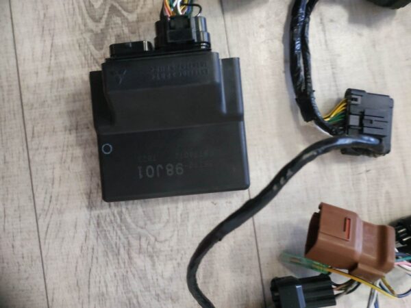 wiazka-elektryczna-z-komputerem-keyless-manetka-zegar-elektroniczne-suzuki.1_f.jpg Wiązka elektryczna z komputerem do maneki elektroniczenj Suzuki